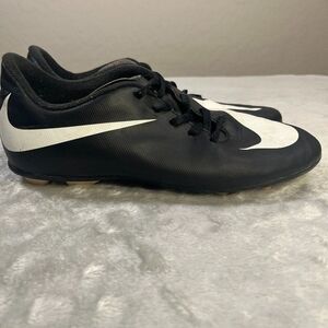 Nike Bravata Soccer Cleats Youth 6 FG Black White Kids 749906-011Football